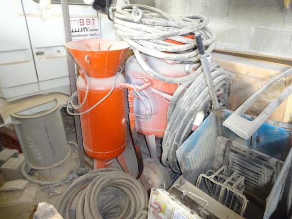 64#3380 Scaffali e banco da lavoro in vendita - foto 4