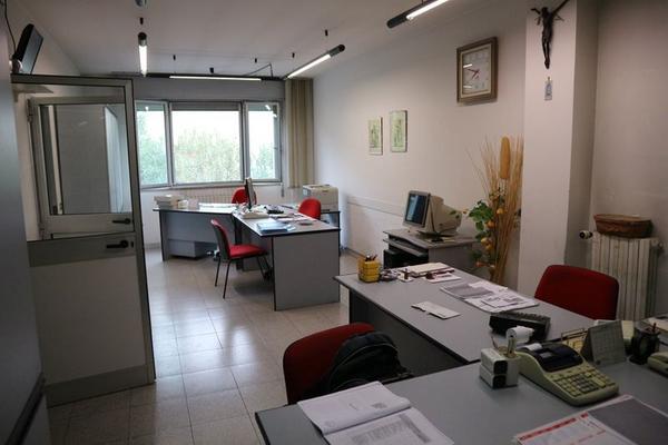 2#3413 Arredamento ufficio e attrezzature elettroniche in vendita - foto 2