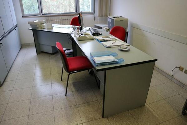 2#3413 Arredamento ufficio e attrezzature elettroniche in vendita - foto 20
