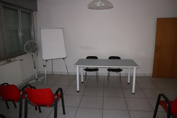 2#3413 Arredamento ufficio e attrezzature elettroniche in vendita - foto 32