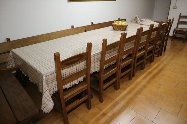 4#3413 Tavolo artigianale in noce e arredamento in vendita - foto 7