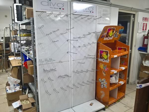 3#3424 Scaffalatura e vetrine per punto vendita in vendita - foto 7