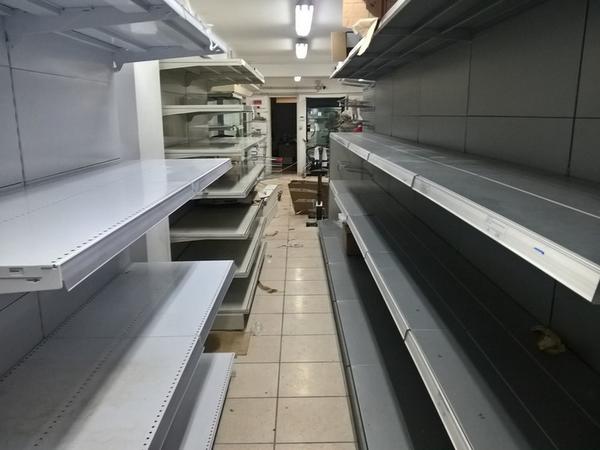 3#3424 Scaffalatura e vetrine per punto vendita in vendita - foto 8