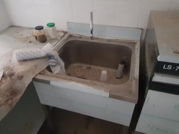 12#3428 Lavello e tavolo inox in vendita - foto 4