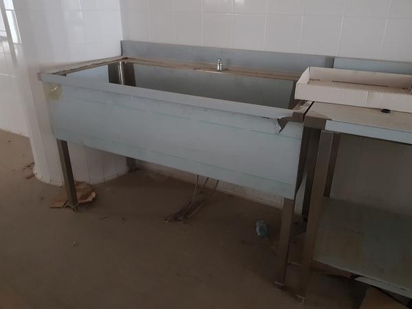 4#3428 Lavello e tavolo inox in vendita - foto 1