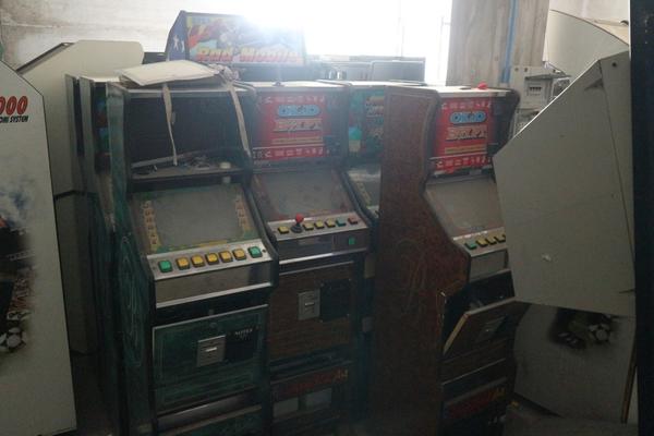 14#3430 Videogiochi e tavolo con sedie in vendita - foto 6