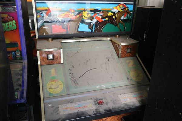 14#3430 Videogiochi e tavolo con sedie in vendita - foto 8