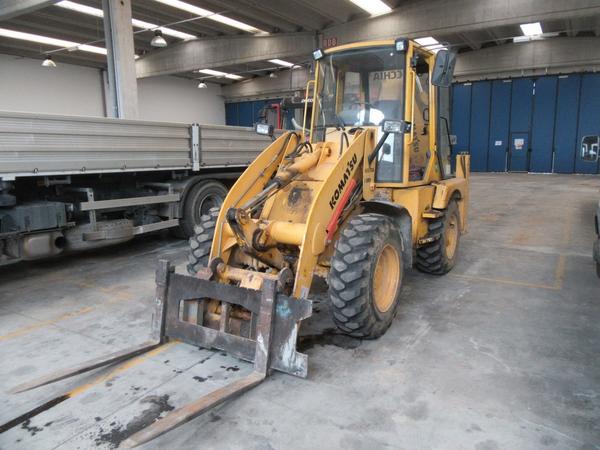 13#3444 Macchina operatrice semovente Komatsu WB70A in vendita - foto 1