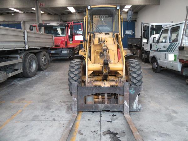 13#3444 Macchina operatrice semovente Komatsu WB70A in vendita - foto 2