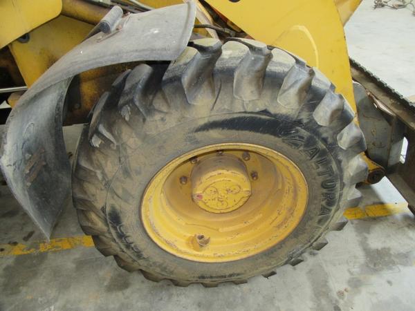 13#3444 Macchina operatrice semovente Komatsu WB70A in vendita - foto 10