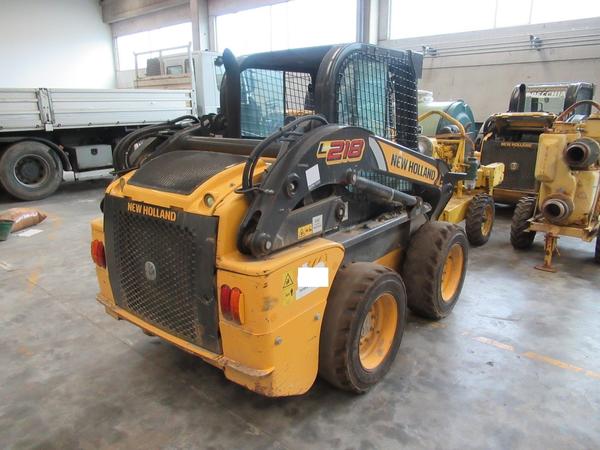 8#3444 Minipala semovente New Holland in vendita - foto 3