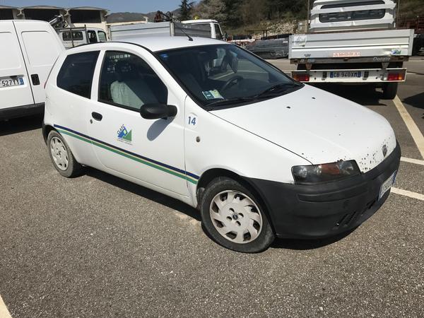 45014#3450 Autocarro Fiat Punto Van JTD in vendita - foto 4