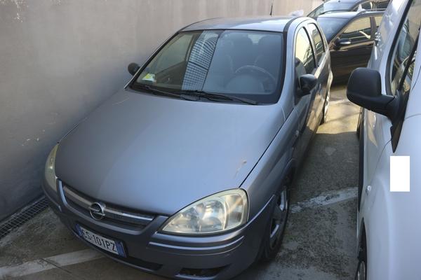 2#3502 Autocarro Iveco 35 e autovettura Opel Corsa in vendita - foto 4