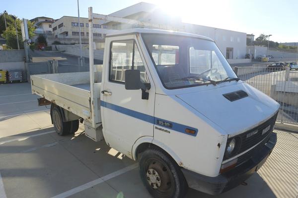 2#3502 Autocarro Iveco 35 e autovettura Opel Corsa in vendita - foto 17