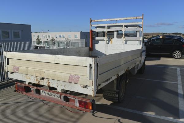 2#3502 Autocarro Iveco 35 e autovettura Opel Corsa in vendita - foto 18