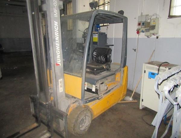 Carrelli elevatori in vendita