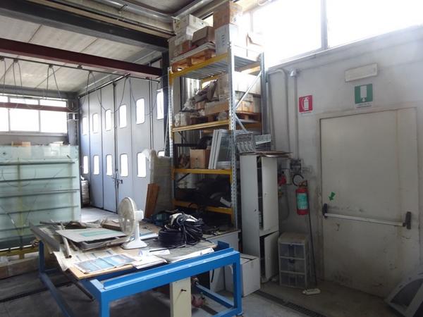2#3505 Scaffalature e tavoli da lavoro in vendita - foto 2