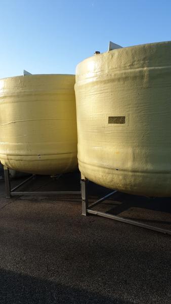 24#3529 N.2 cisterne in vetroresina con telaio inox in vendita - foto 1