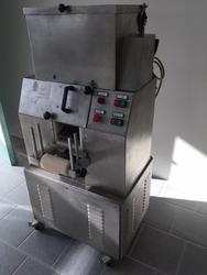Kneading machine with an automatic cylinder - Lot 2 (Auction 3536)