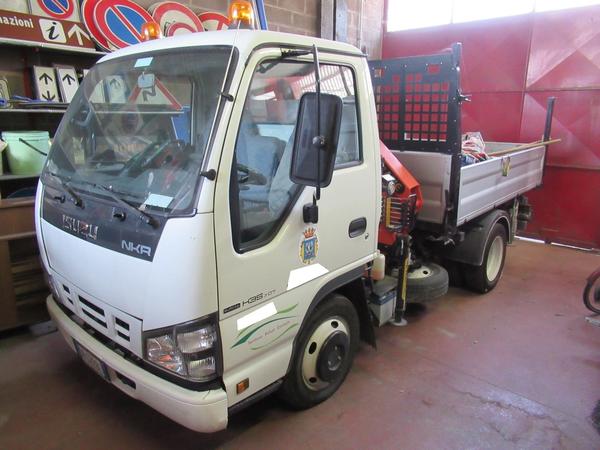 56#3562 Autocarro Isuzu NKR 35 Y07 in vendita - foto 1