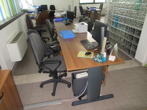 1001#3563 Arredi ufficio e attrezzature elettroniche in vendita - foto 1