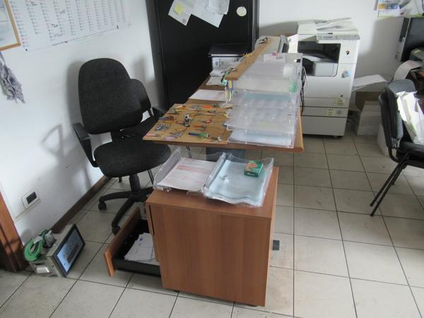 1006#3563 Arredi ufficio e attrezzature elettroniche in vendita - foto 2