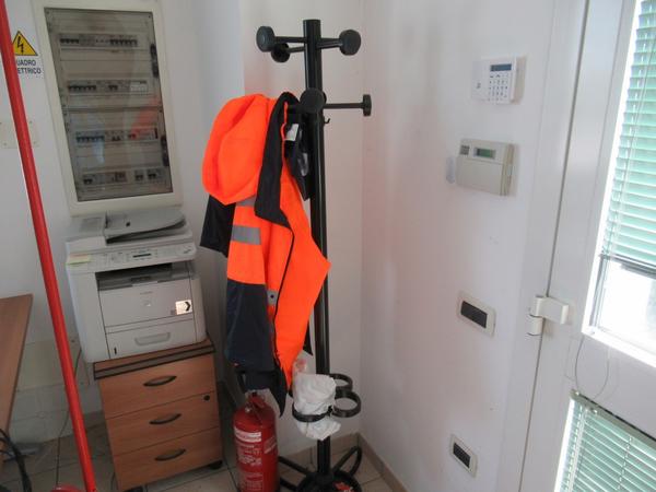 1008#3563 Transpallet a batteria e indumenti da lavoro in vendita - foto 8