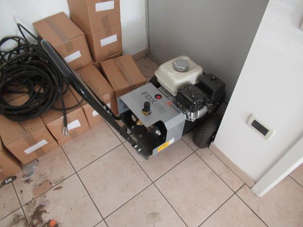 1008#3563 Transpallet a batteria e indumenti da lavoro in vendita - foto 17