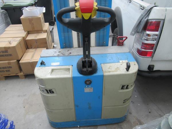 1008#3563 Transpallet a batteria e indumenti da lavoro in vendita - foto 24