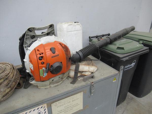 1008#3563 Transpallet a batteria e indumenti da lavoro in vendita - foto 35