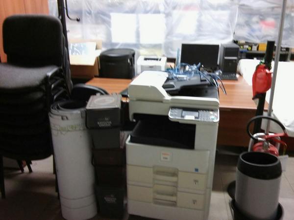 1011#3563 Arredi ufficio e attrezzature elettroniche in vendita - foto 2