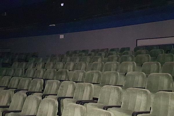 2#3569 Attrezzatura per sala cinematografica e ufficio in vendita - foto 31