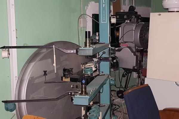 2#3569 Attrezzatura per sala cinematografica e ufficio in vendita - foto 39