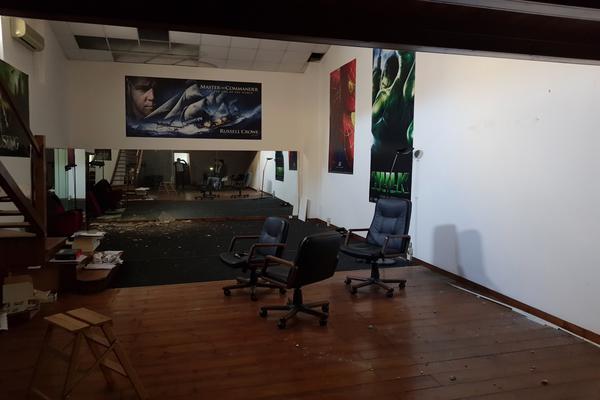 2#3569 Attrezzatura per sala cinematografica e ufficio in vendita - foto 56