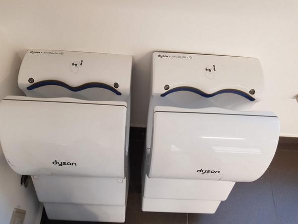 182#3585 Asciugamani elettrici Dyson Airblade in vendita - foto 1