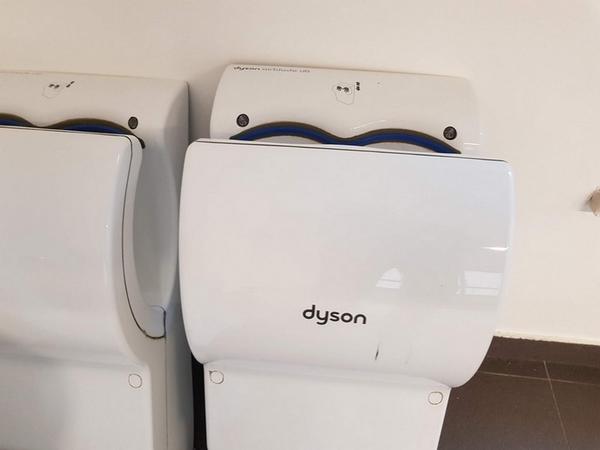 182#3585 Asciugamani elettrici Dyson Airblade in vendita - foto 2