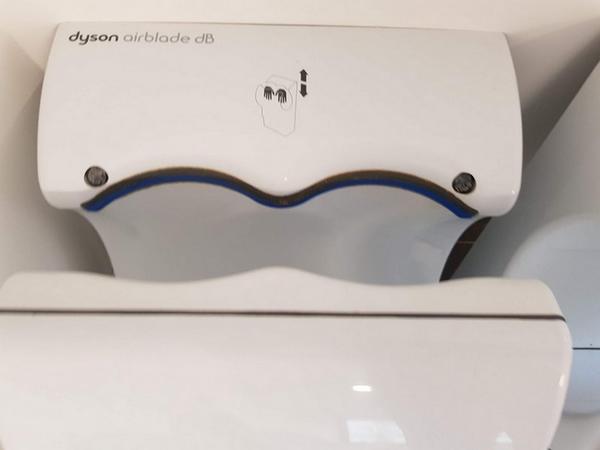182#3585 Asciugamani elettrici Dyson Airblade in vendita - foto 3