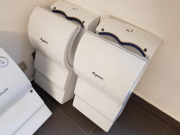 182#3585 Asciugamani elettrici Dyson Airblade in vendita - foto 4