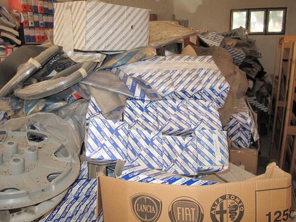 1#3587 Ricambi auto Fiat e Lancia e arredi ufficio in vendita - foto 24