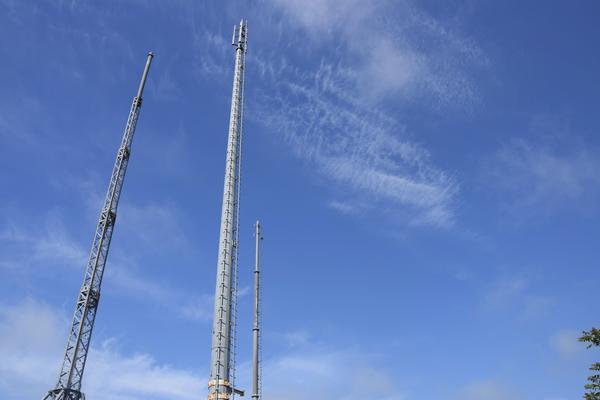 12#3589 Basamento con palo per telecomunicazioni in vendita - foto 2