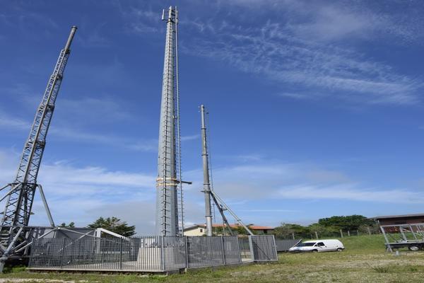 12#3589 Basamento con palo per telecomunicazioni in vendita - foto 3