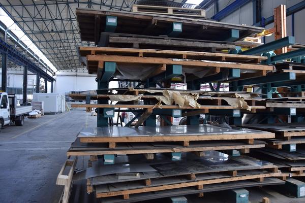 34#3589 Scaffalatura cantilever con lamiere in vendita - foto 2