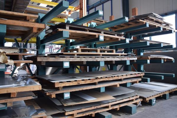 34#3589 Scaffalatura cantilever con lamiere in vendita - foto 3