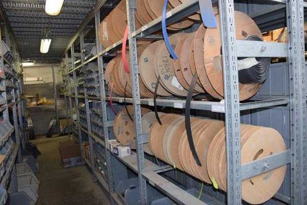 39#3589 Magazzino di materiale elettrico e viteria in vendita - foto 3