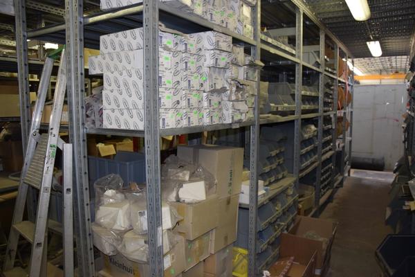 39#3589 Magazzino di materiale elettrico e viteria in vendita - foto 8
