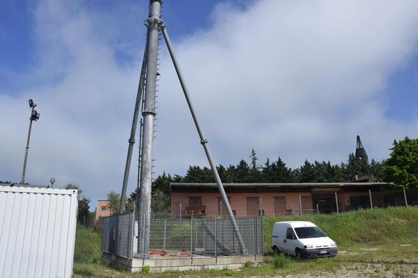 7#3589 Base in cemento con palo in vendita - foto 1