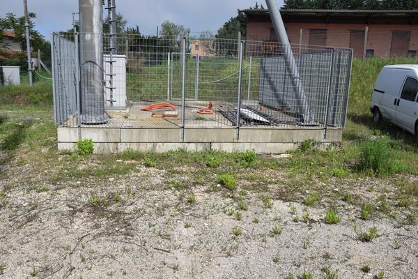 7#3589 Base in cemento con palo in vendita - foto 3