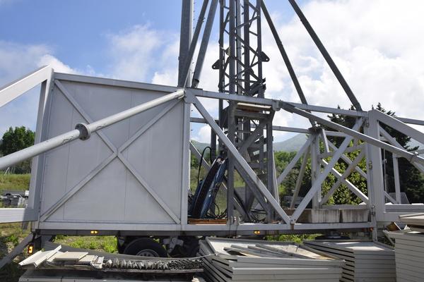 8#3589 Carrello con shelter e traliccio per telecomunicazioni in vendita - foto 3