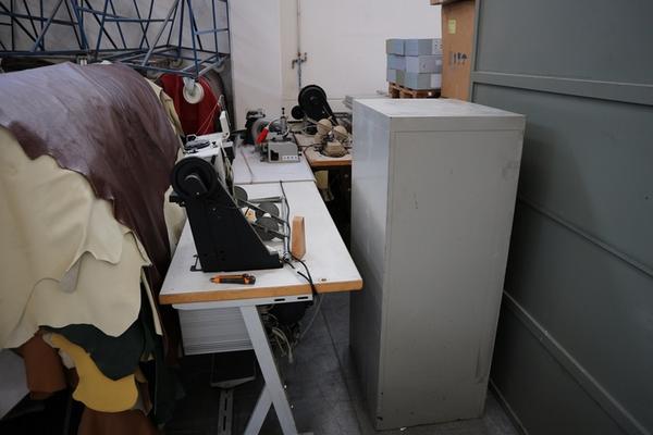 34#3594 Banchi da lavoro Marim e macchine da cucire Durkopp in vendita - foto 10