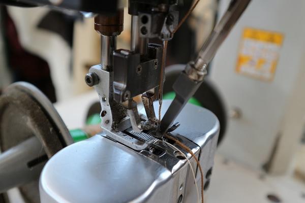 34#3594 Banchi da lavoro Marim e macchine da cucire Durkopp in vendita - foto 19